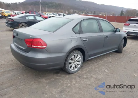 2015 Volkswagen Passat 1.8T S z USA, uszkodzony, nr VIN 1VWAT7A31FC083343
